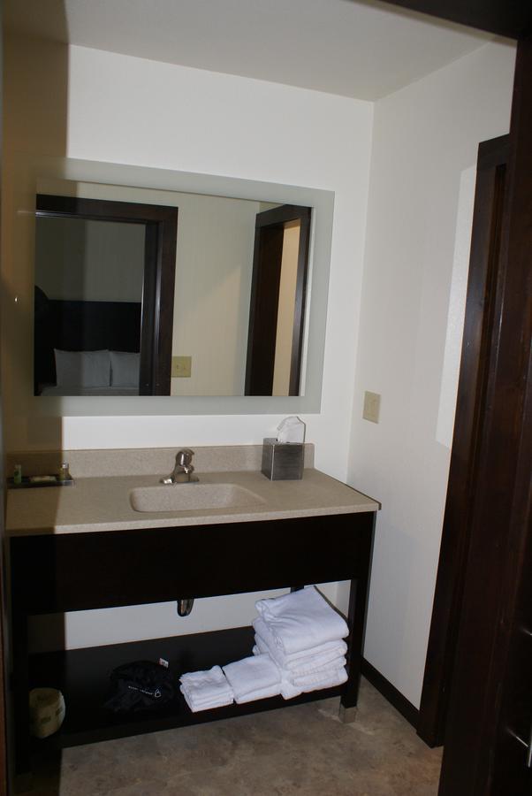 Boarders Inn & Suites By Cobblestone Hotels - Syracuse Buitenkant foto