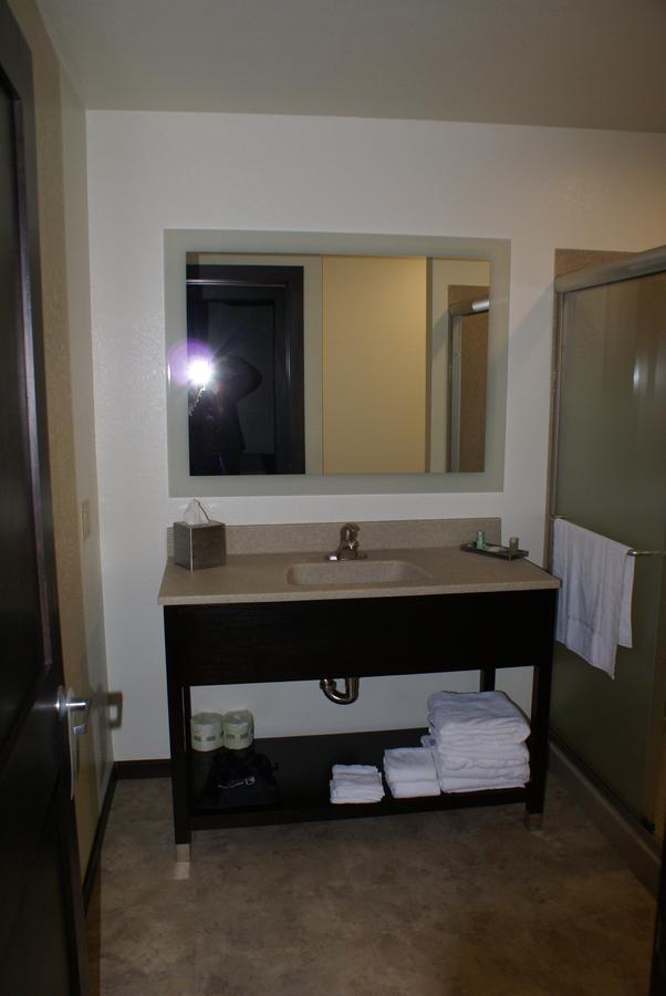 Boarders Inn & Suites By Cobblestone Hotels - Syracuse Buitenkant foto