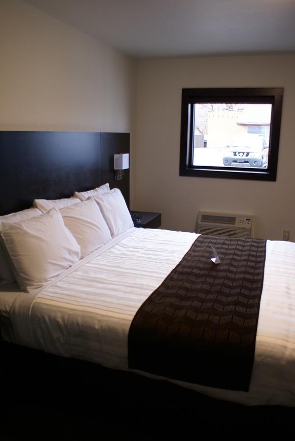 Boarders Inn & Suites By Cobblestone Hotels - Syracuse Buitenkant foto