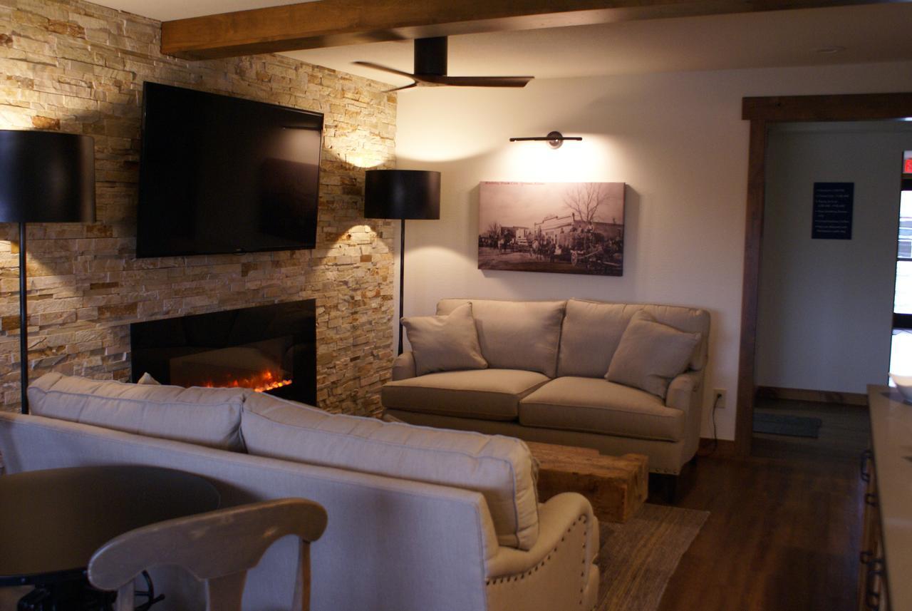 Boarders Inn & Suites By Cobblestone Hotels - Syracuse Buitenkant foto