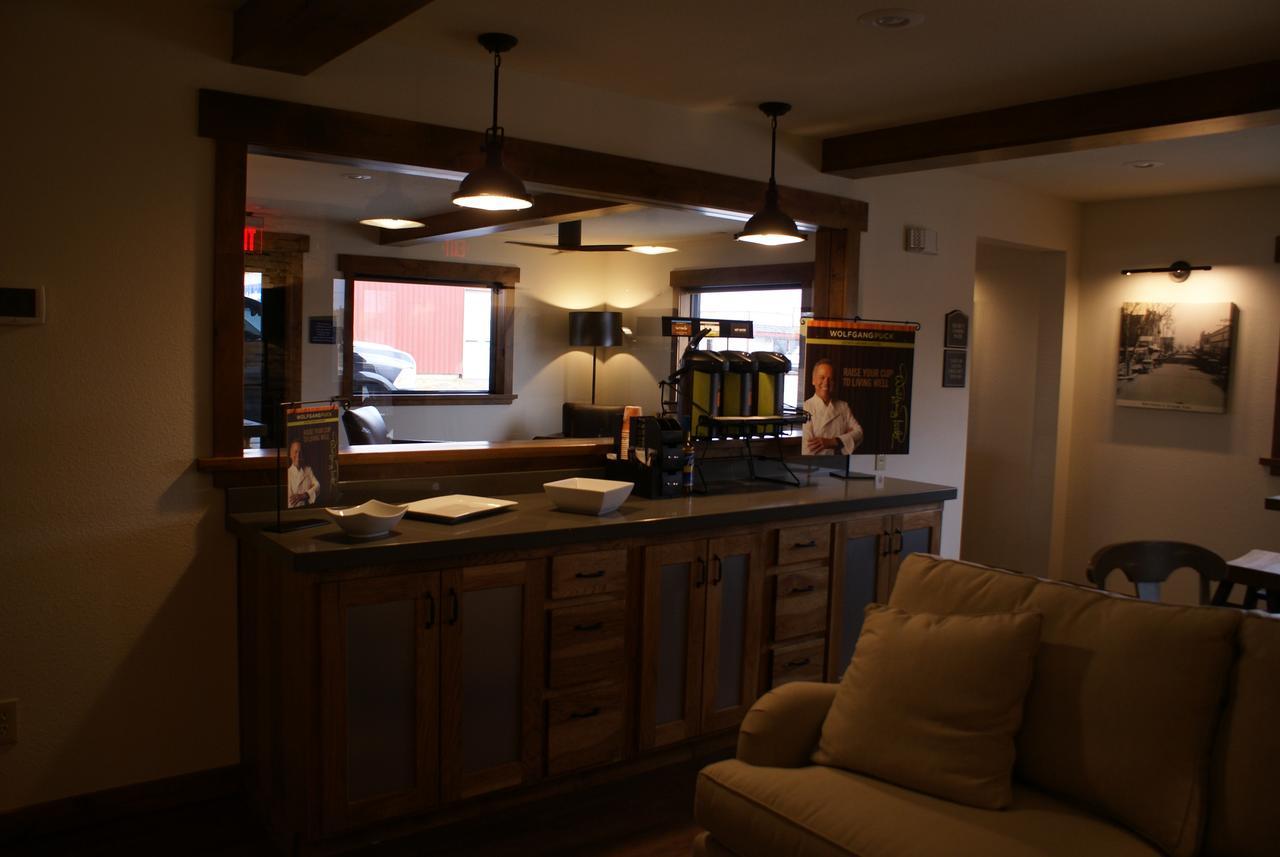 Boarders Inn & Suites By Cobblestone Hotels - Syracuse Buitenkant foto