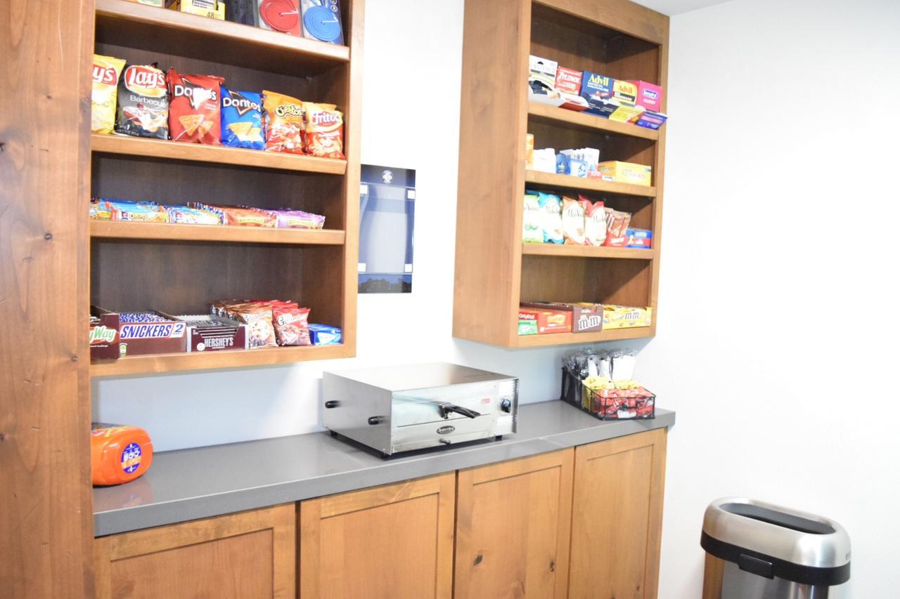 Boarders Inn & Suites By Cobblestone Hotels - Syracuse Buitenkant foto