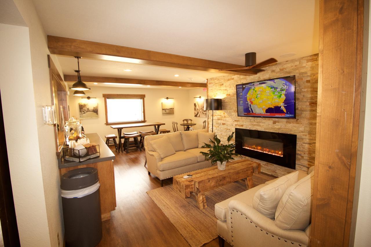 Boarders Inn & Suites By Cobblestone Hotels - Syracuse Buitenkant foto