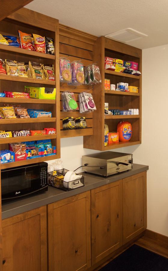 Boarders Inn & Suites By Cobblestone Hotels - Syracuse Buitenkant foto