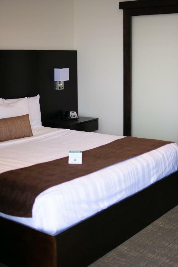 Boarders Inn & Suites By Cobblestone Hotels - Syracuse Buitenkant foto