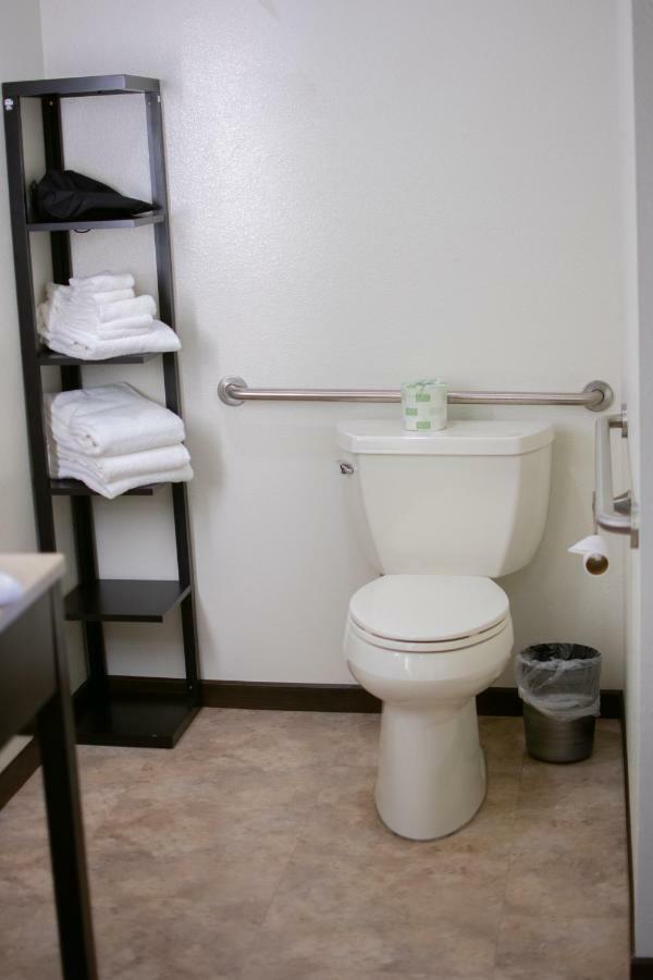 Boarders Inn & Suites By Cobblestone Hotels - Syracuse Buitenkant foto