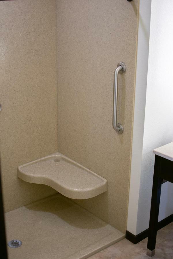 Boarders Inn & Suites By Cobblestone Hotels - Syracuse Buitenkant foto