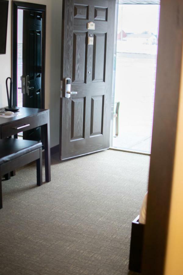Boarders Inn & Suites By Cobblestone Hotels - Syracuse Buitenkant foto