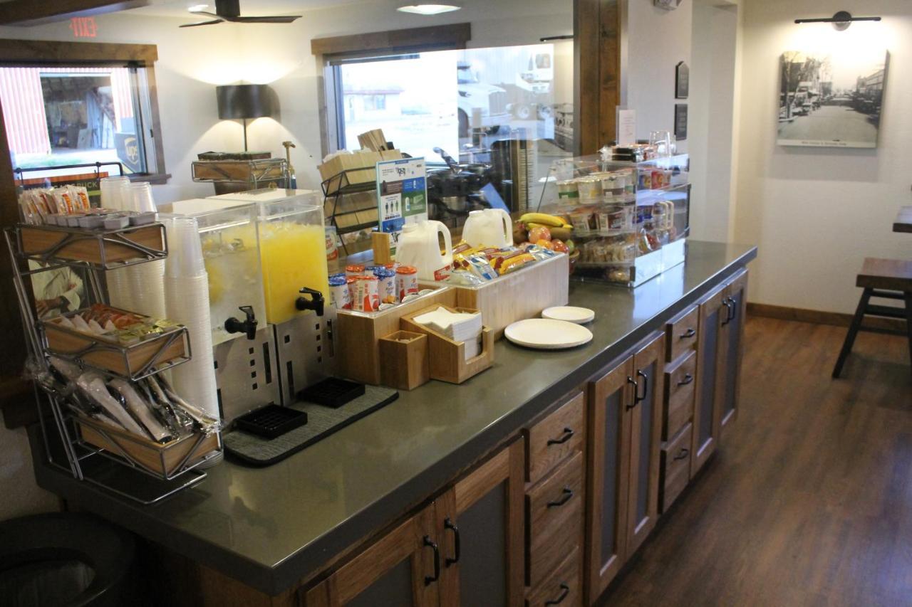 Boarders Inn & Suites By Cobblestone Hotels - Syracuse Buitenkant foto